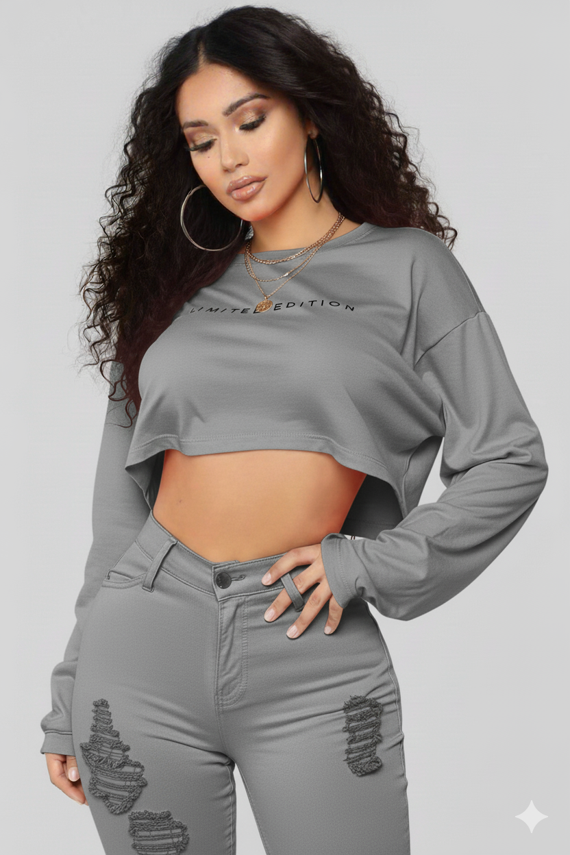 Own Your Style ✨ – Step out in confidence with this chic Limited Edition cropped sweatshirt.💙