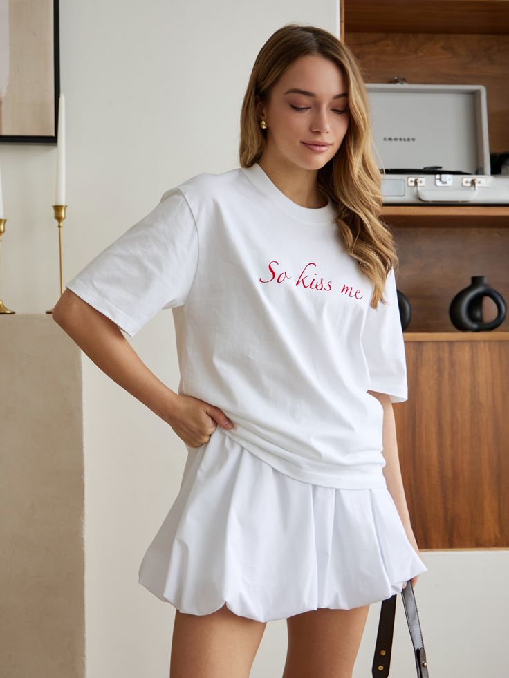 Women’s Oversized T-Shirt – White | “So Kiss Me” Print