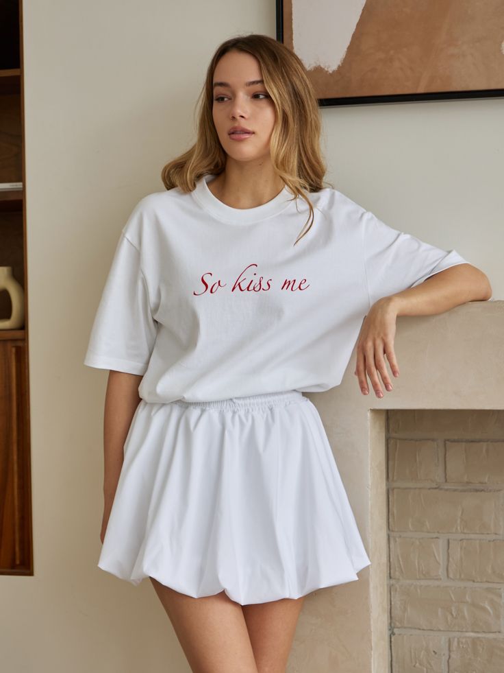Women’s Oversized T-Shirt – White | “So Kiss Me” Print
